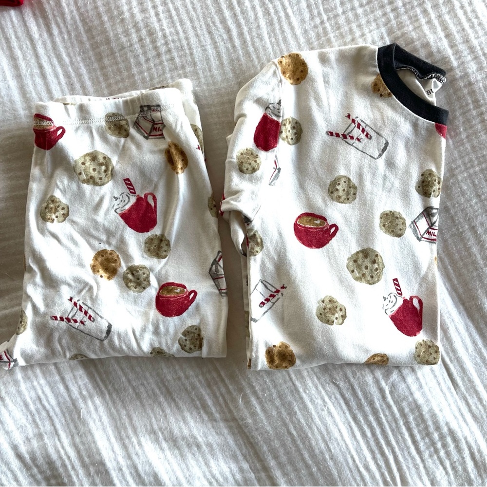 • Burt’s Bees Cozy Kids Pajamas with Milk and Cookies Print size 14 •